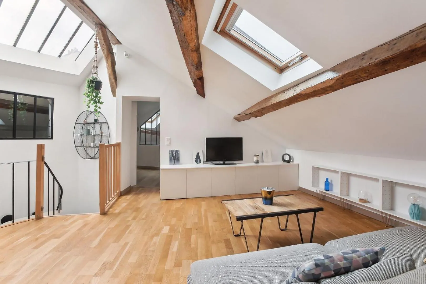 L'Authentique - Paris Apartment 0*,  France